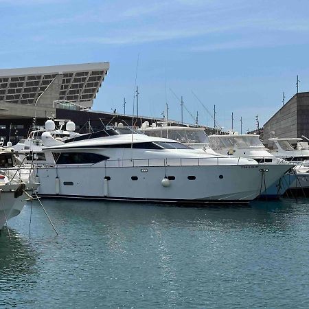 Yacht 20Metros Hotel Sant Adrià de Besòs Kültér fotó