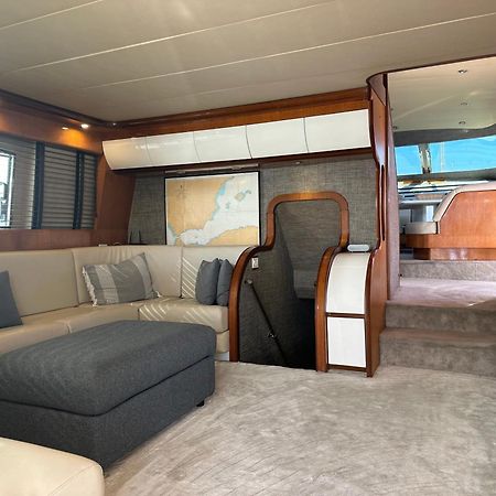 Yacht 20Metros Hotel Sant Adrià de Besòs Kültér fotó