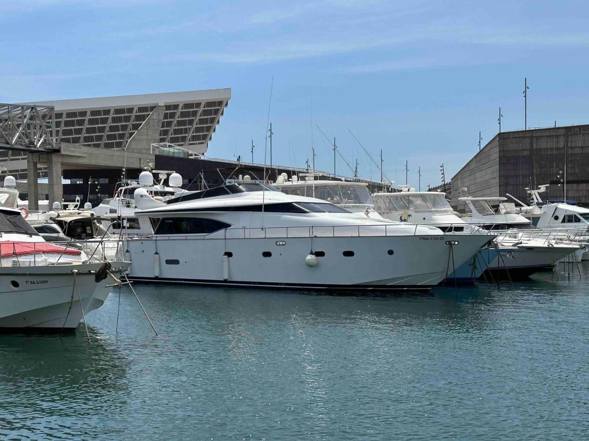 Yacht 20Metros Hotel Sant Adrià de Besòs Kültér fotó