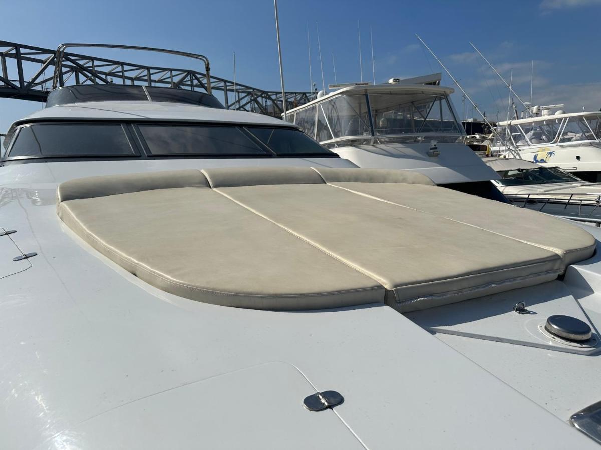 Yacht 20Metros Hotel Sant Adrià de Besòs Kültér fotó