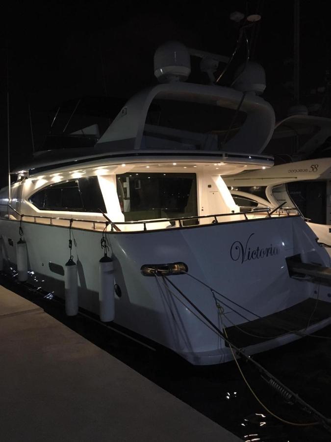 Yacht 20Metros Hotel Sant Adrià de Besòs Kültér fotó