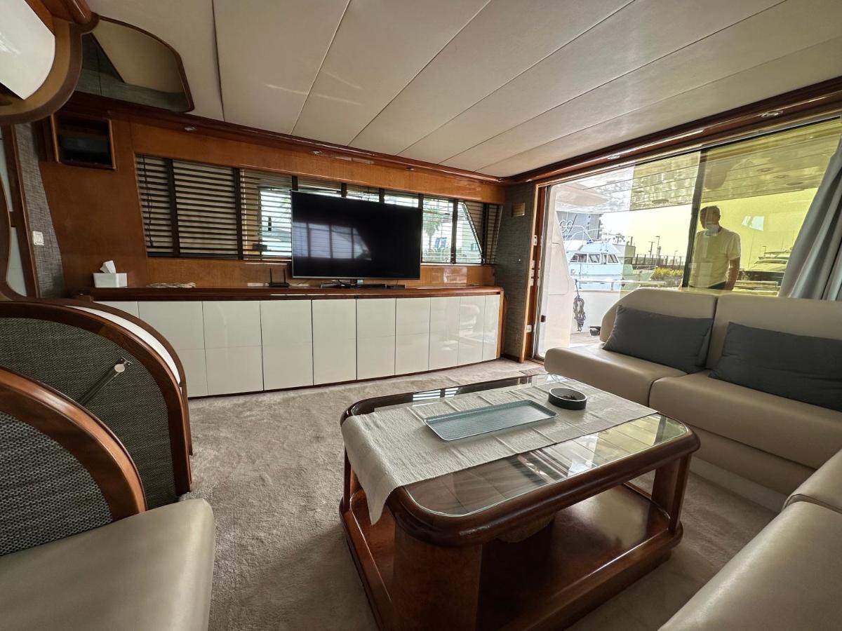 Yacht 20Metros Hotel Sant Adrià de Besòs Kültér fotó