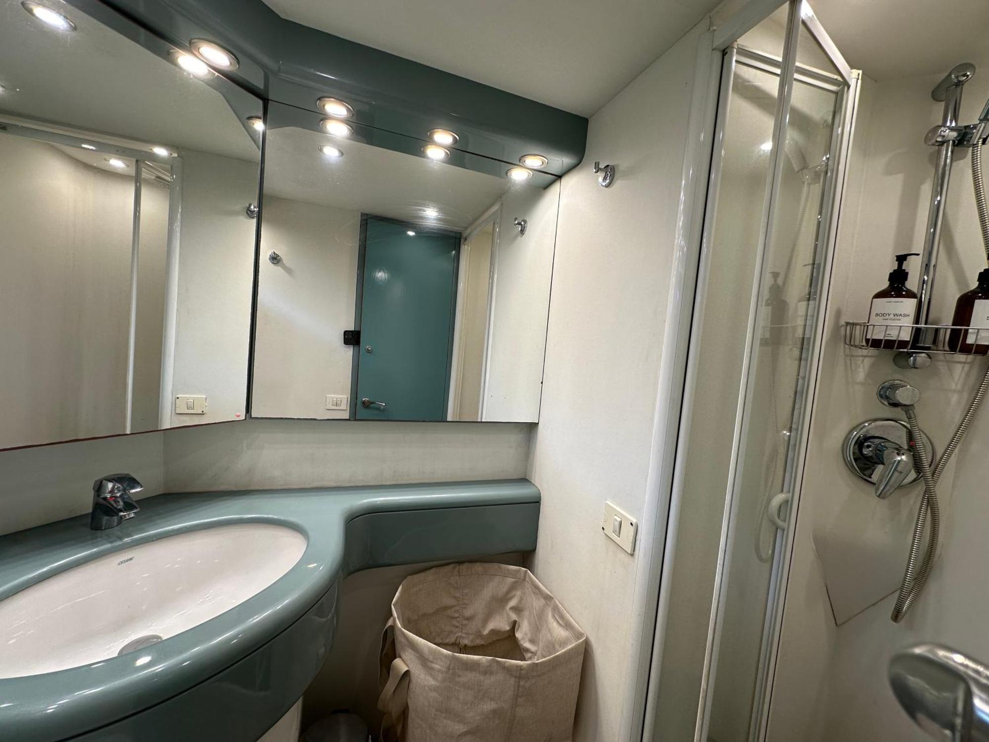 Yacht 20Metros Hotel Sant Adrià de Besòs Kültér fotó
